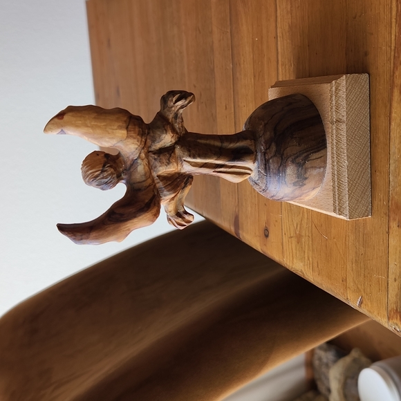 Olive Wood Handcarved Angel from Bethlehem Signed by Art8st 5 7/8" EUC - Picture 2 of 4